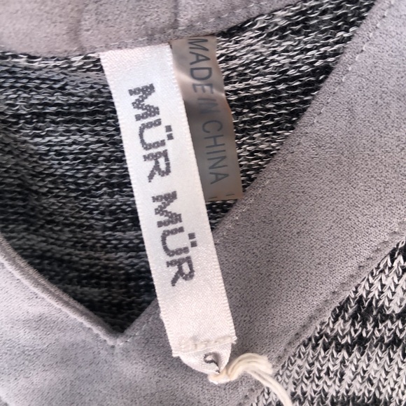 Mur Mur sweater.  Size M - Picture 3 of 4